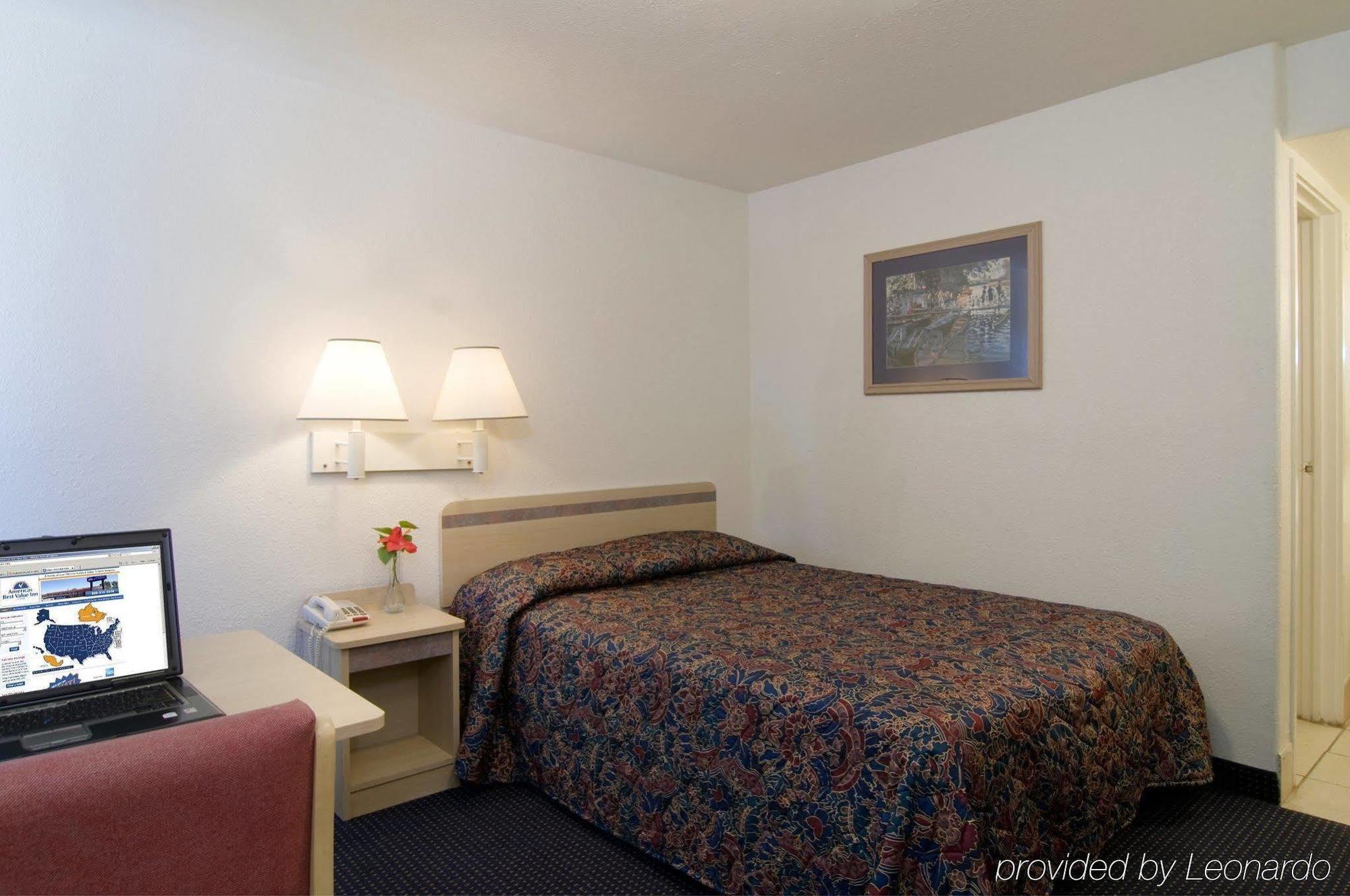 Americas Best Value Inn And Suites Groves Luaran gambar